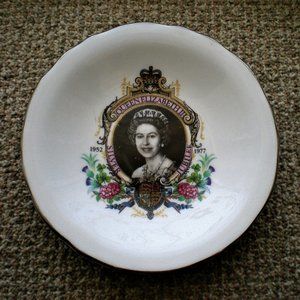 Queen Elizabeth II SILVER JUBILEE 1952 - 1977 Pin Dish Plate by Royal Grafton
